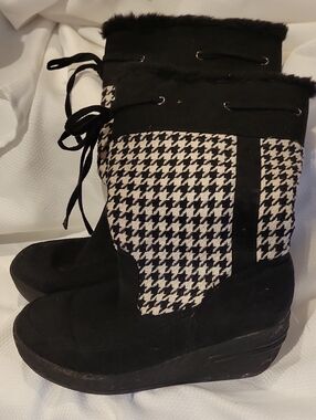 Wear It Declare It SO Wedge Houndstooth Winter Boots.  So Cute And Fun!